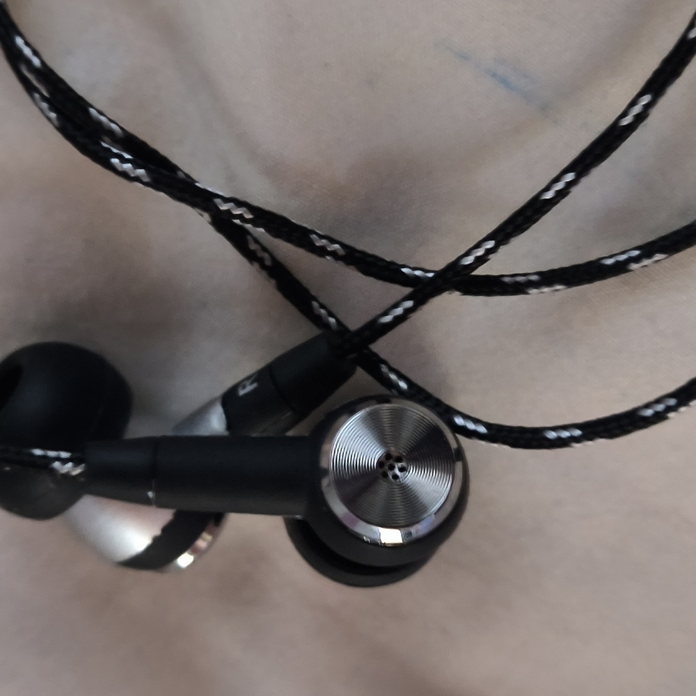 Nwt Hottips wireless or wired USB c rare earphones with microphone for calls ❤️